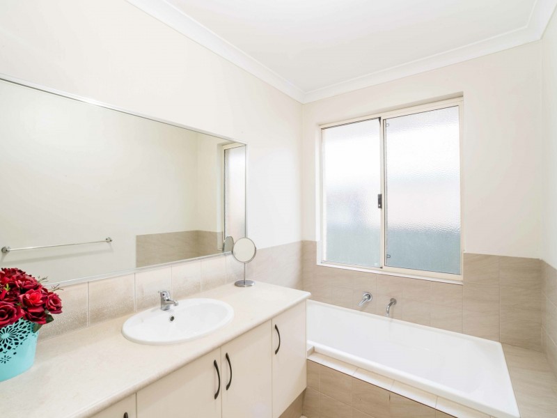 323 Wharf Street, Queens Park WA 6107