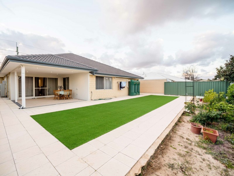 323 Wharf Street, Queens Park WA 6107