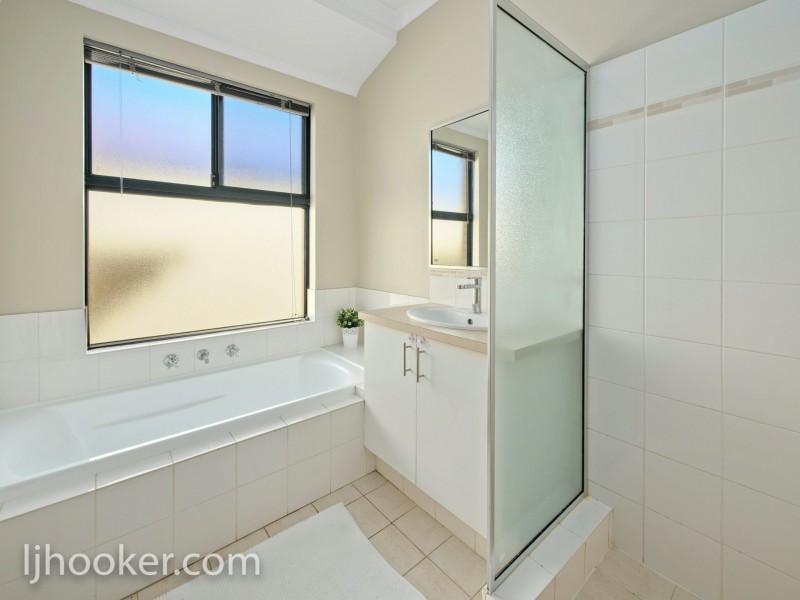 4/82-84 Queen Street, Bentley WA 6102