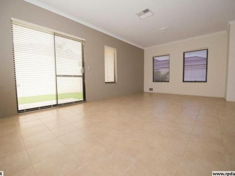 2/7 Stockman Way, Cannington WA 6107