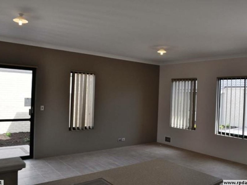 2/7 Stockman Way, Cannington WA 6107