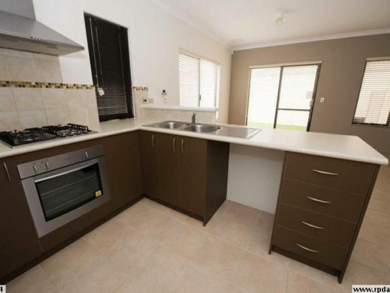 2/7 Stockman Way, Cannington WA 6107