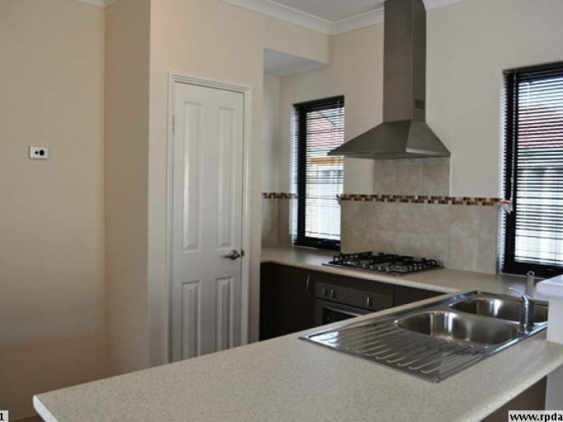 2/7 Stockman Way, Cannington WA 6107