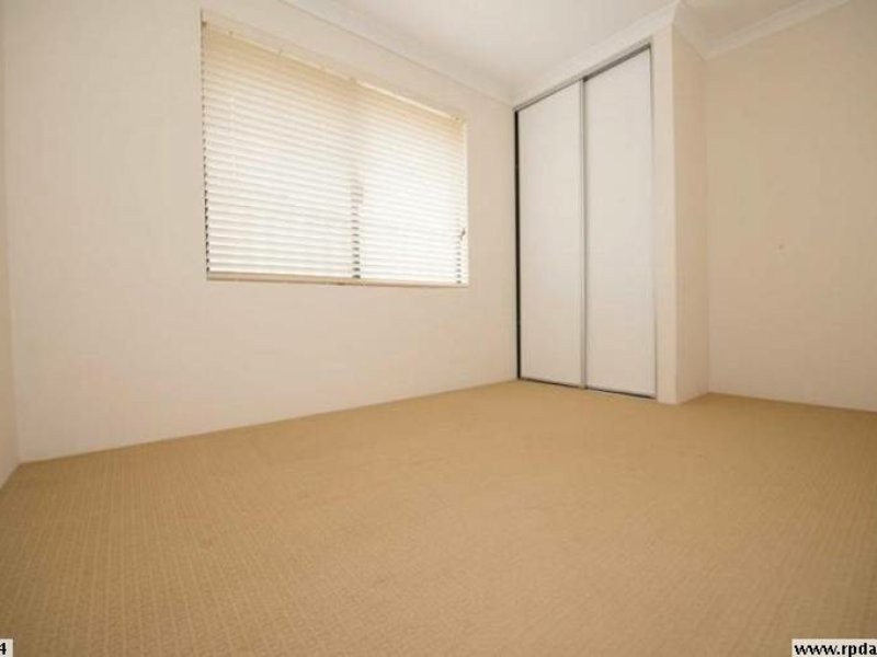 2/7 Stockman Way, Cannington WA 6107