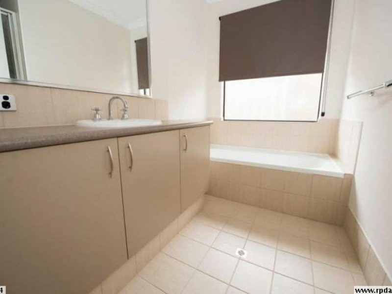 2/7 Stockman Way, Cannington WA 6107