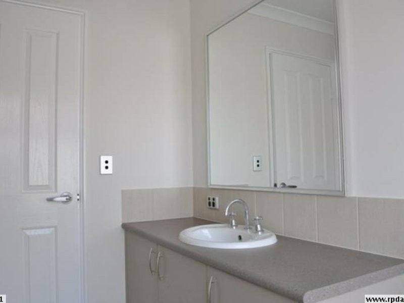 2/7 Stockman Way, Cannington WA 6107