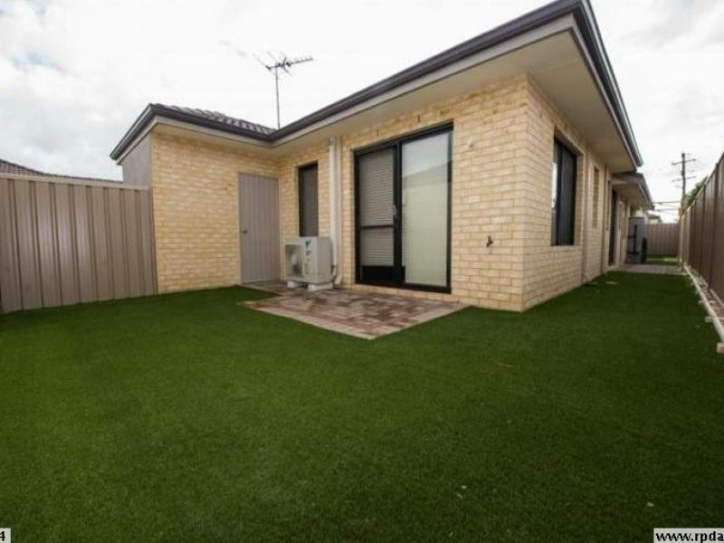 2/7 Stockman Way, Cannington WA 6107