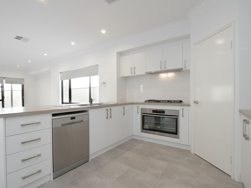 48 Villatella Gardens, Piara Waters WA 6112
