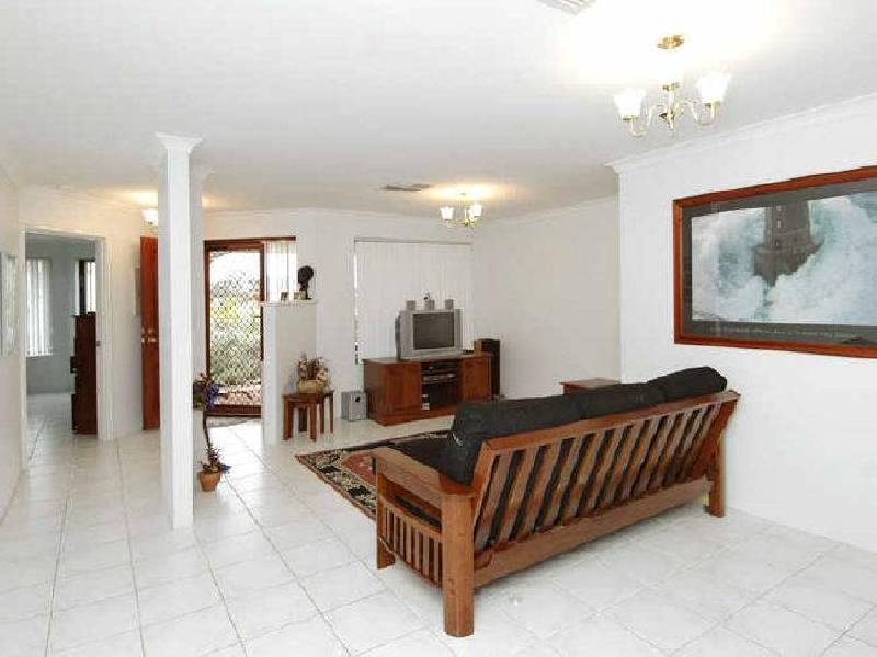 21 Hargrave Place, Parmelia WA 6167