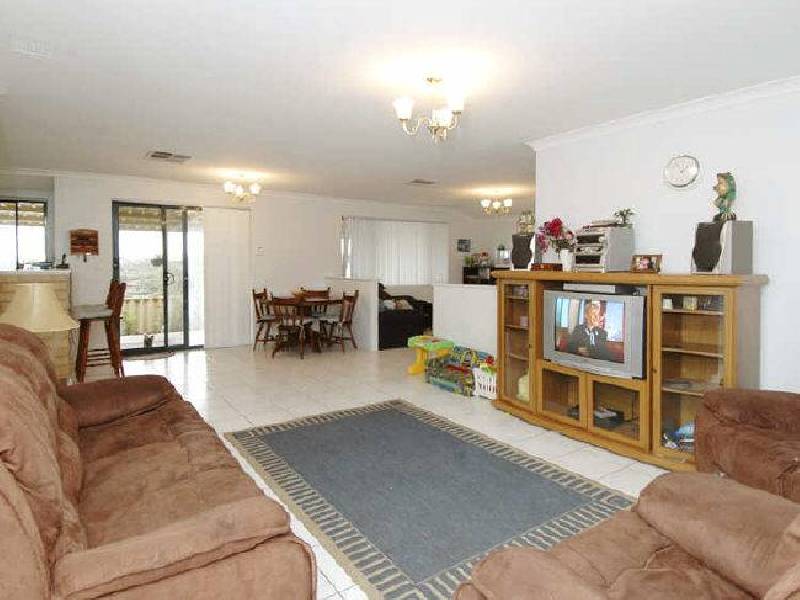 21 Hargrave Place, Parmelia WA 6167