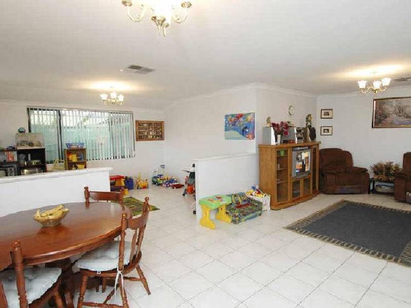 21 Hargrave Place, Parmelia WA 6167