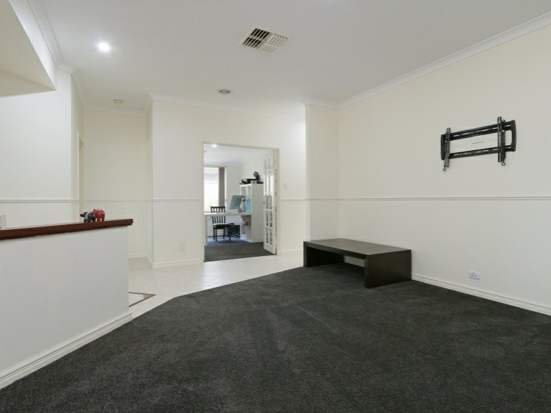 11 Illawarra Crescent, Canning Vale WA 6155