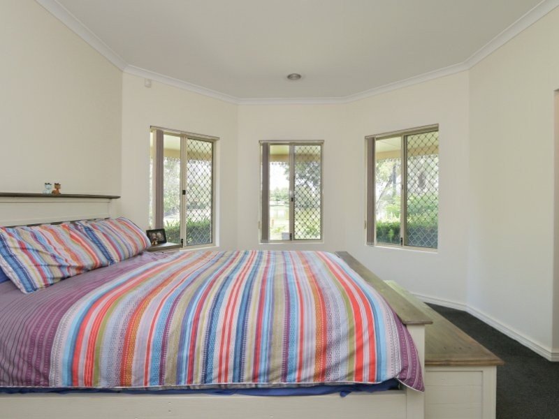 11 Illawarra Crescent, Canning Vale WA 6155