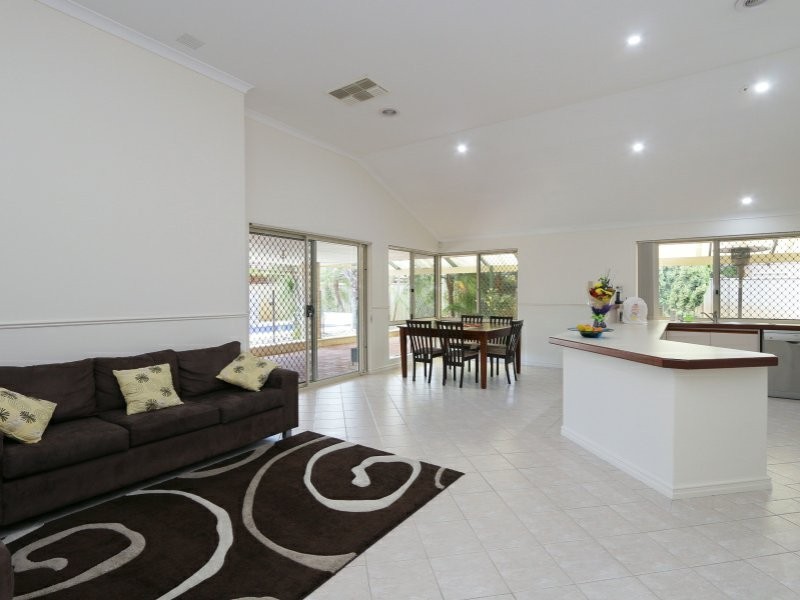 11 Illawarra Crescent, Canning Vale WA 6155