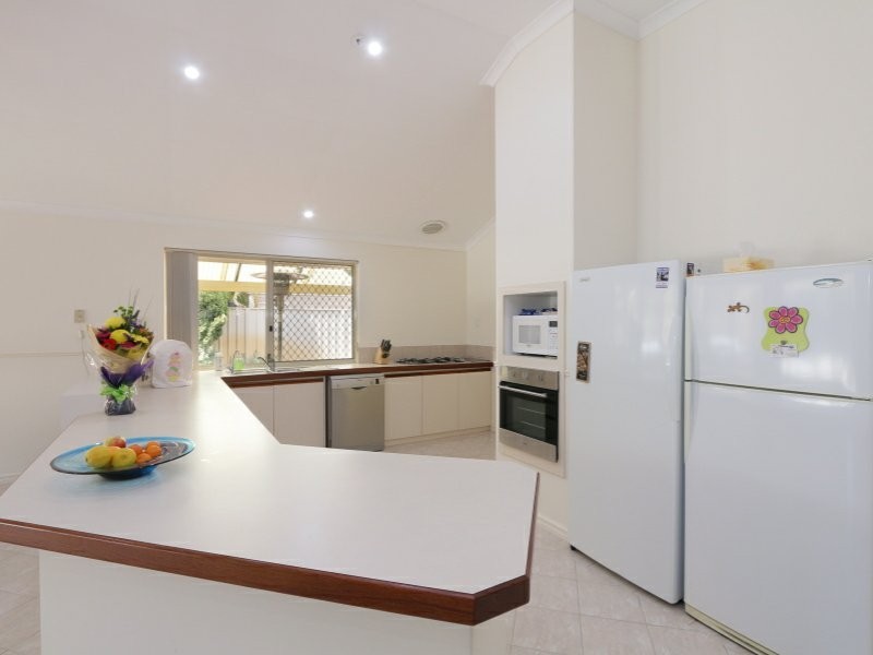 11 Illawarra Crescent, Canning Vale WA 6155