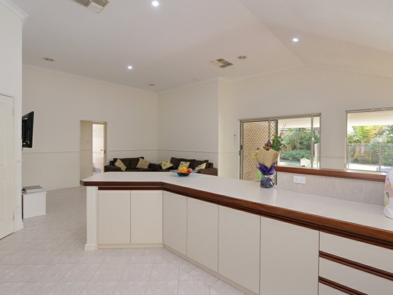 11 Illawarra Crescent, Canning Vale WA 6155