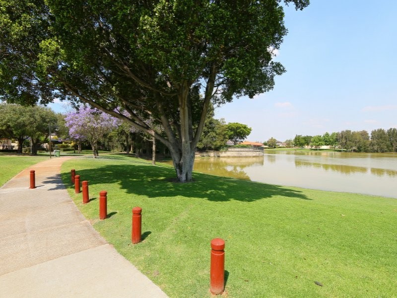 11 Illawarra Crescent, Canning Vale WA 6155