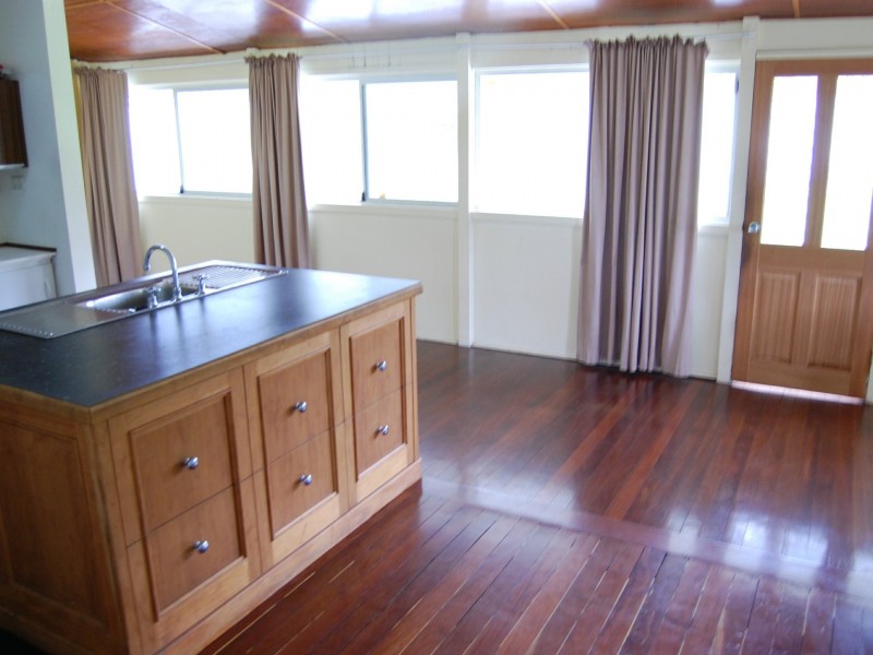 11 Wyndham Street, St James WA 6102