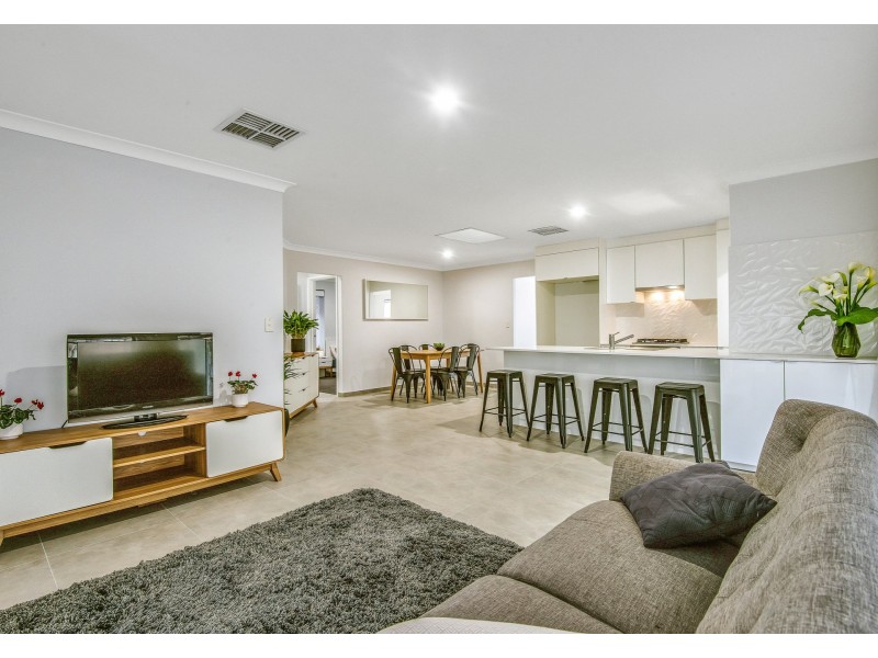 16 Constantine Way, Marangaroo WA 6064