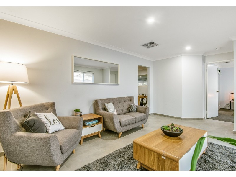 16 Constantine Way, Marangaroo WA 6064