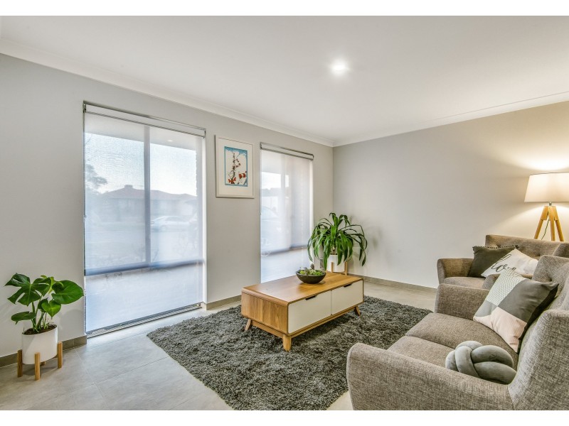 16 Constantine Way, Marangaroo WA 6064