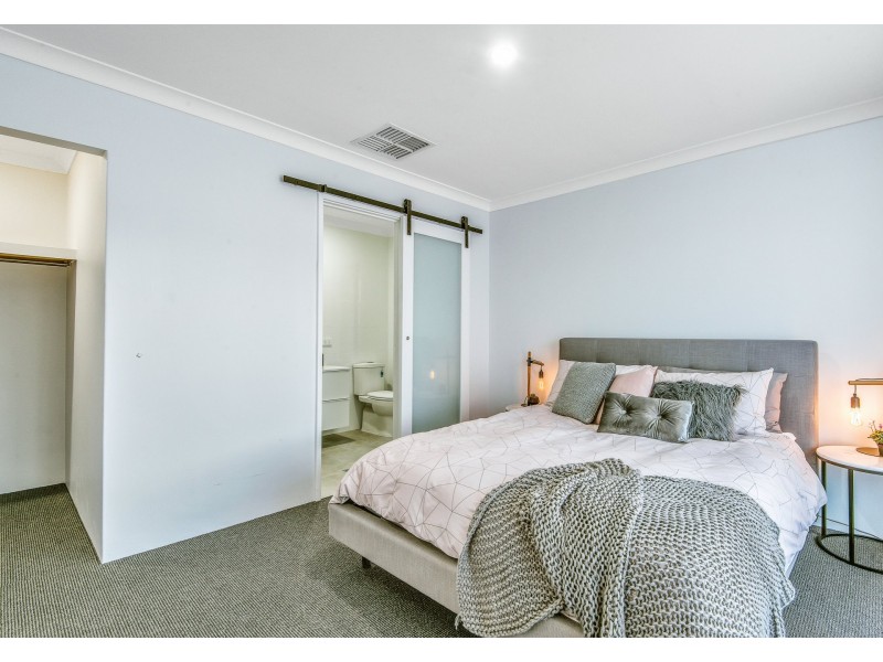 16 Constantine Way, Marangaroo WA 6064