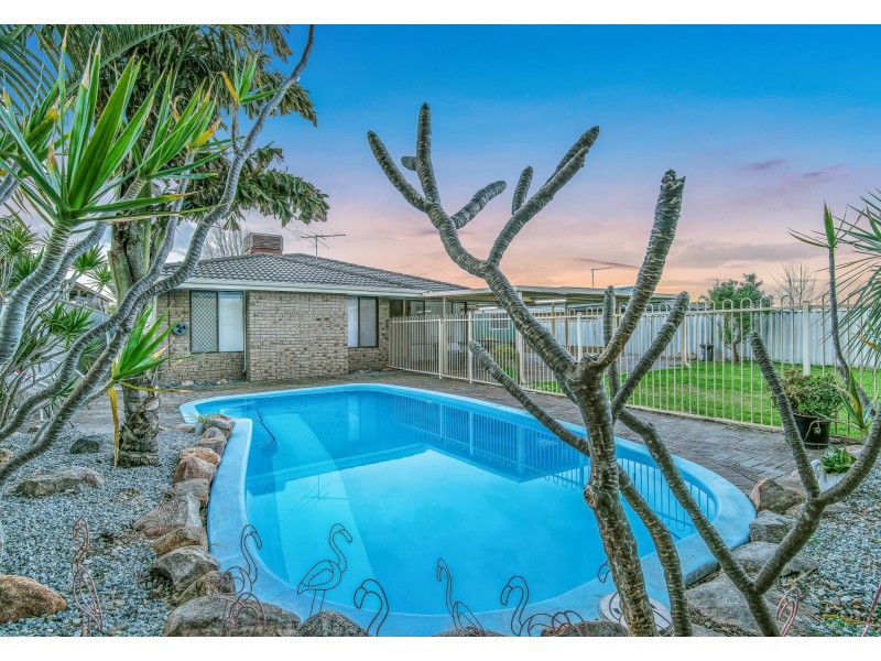 16 Constantine Way, Marangaroo WA 6064