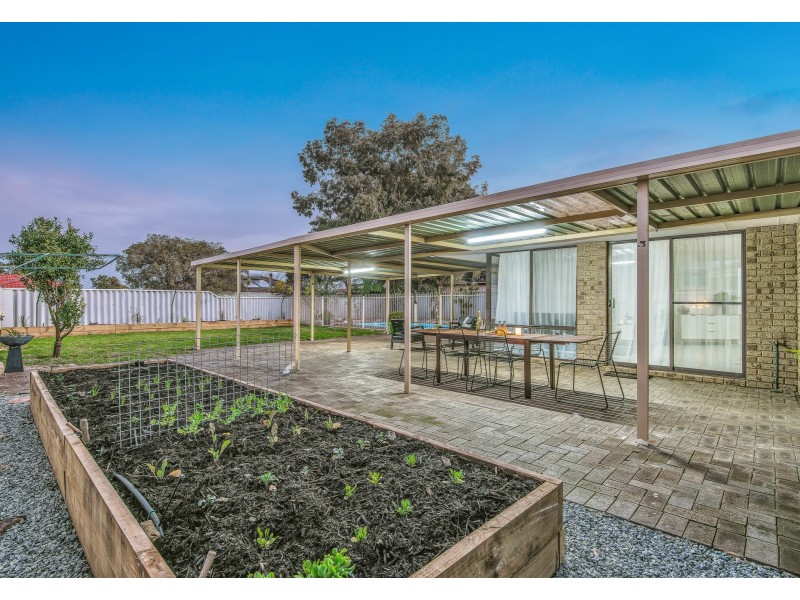 16 Constantine Way, Marangaroo WA 6064