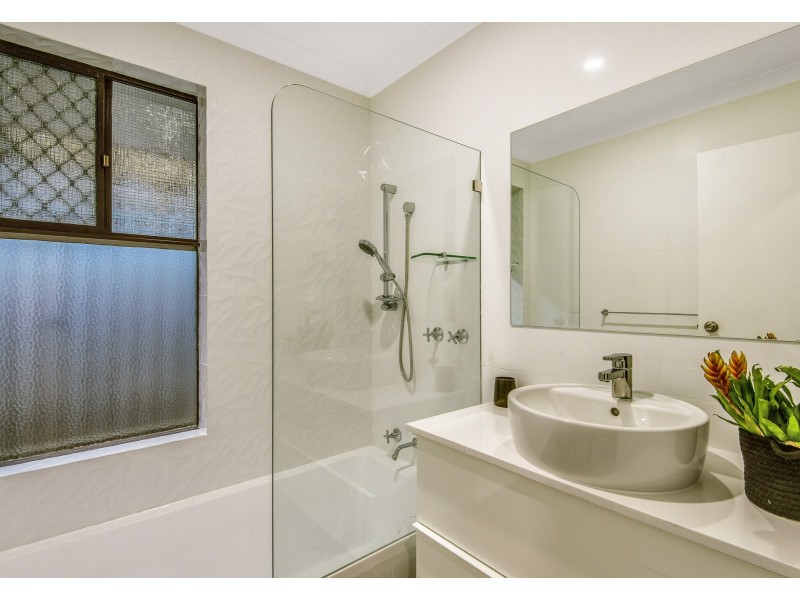 16 Constantine Way, Marangaroo WA 6064