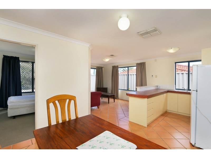 8/24 Farnham Street, Bentley WA 6102