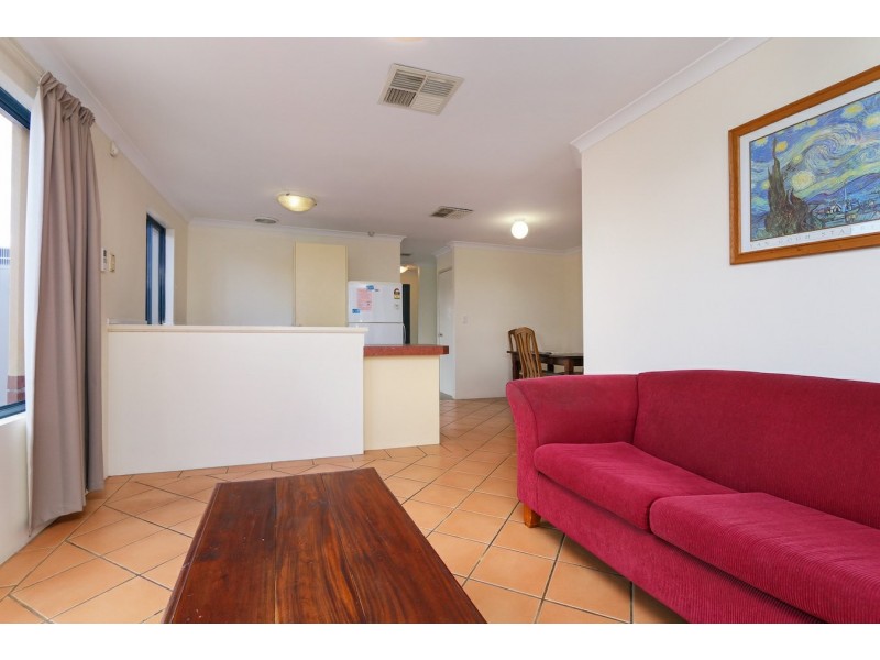 8/24 Farnham Street, Bentley WA 6102