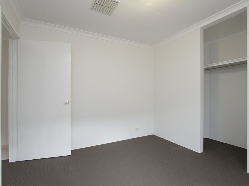 4/11-17 Norbertine Close, Queens Park WA 6107