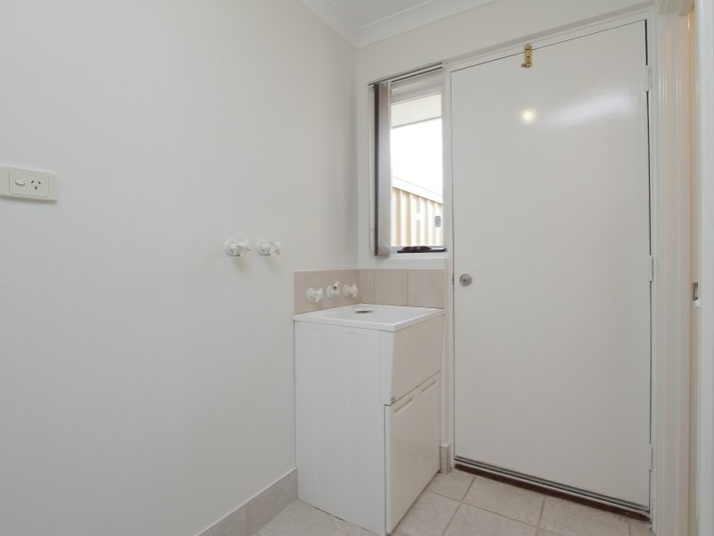 4/11-17 Norbertine Close, Queens Park WA 6107