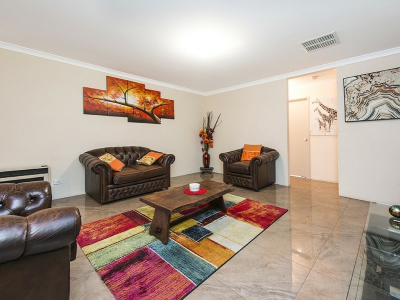 19 Serisier Parkway, Queens Park WA 6107