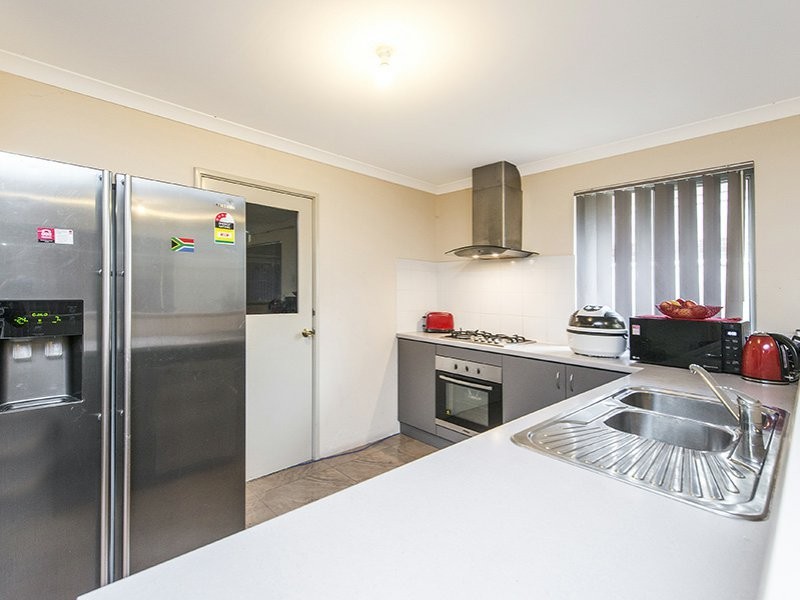 19 Serisier Parkway, Queens Park WA 6107