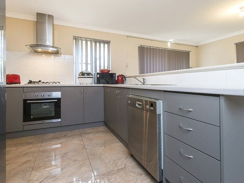 19 Serisier Parkway, Queens Park WA 6107