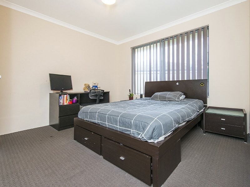 19 Serisier Parkway, Queens Park WA 6107