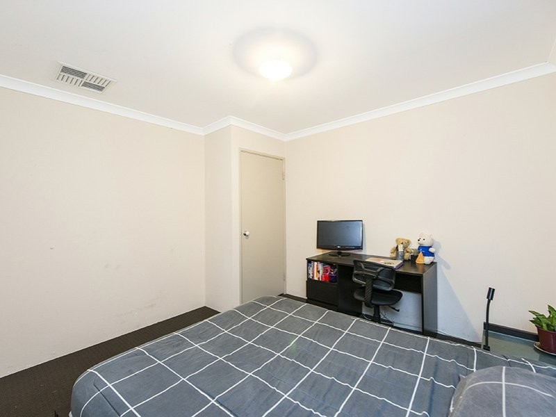 19 Serisier Parkway, Queens Park WA 6107