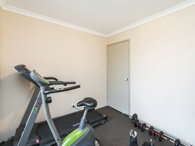 19 Serisier Parkway, Queens Park WA 6107