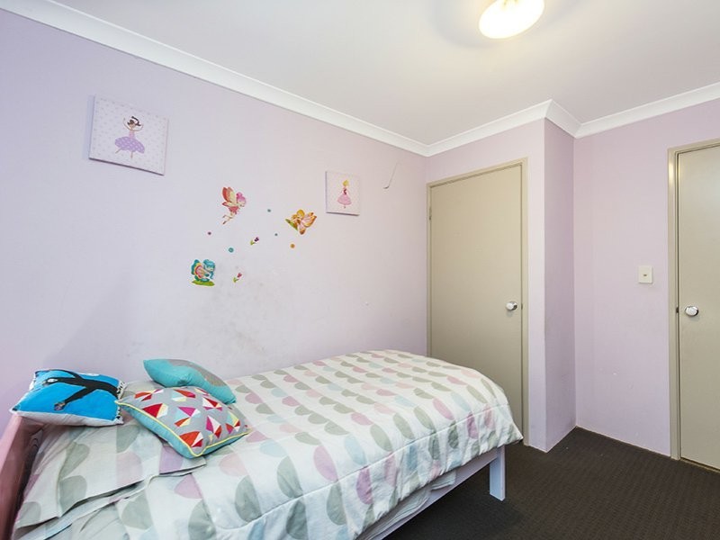 19 Serisier Parkway, Queens Park WA 6107