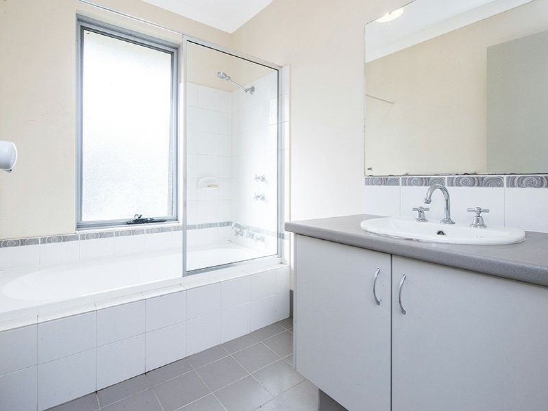 19 Serisier Parkway, Queens Park WA 6107