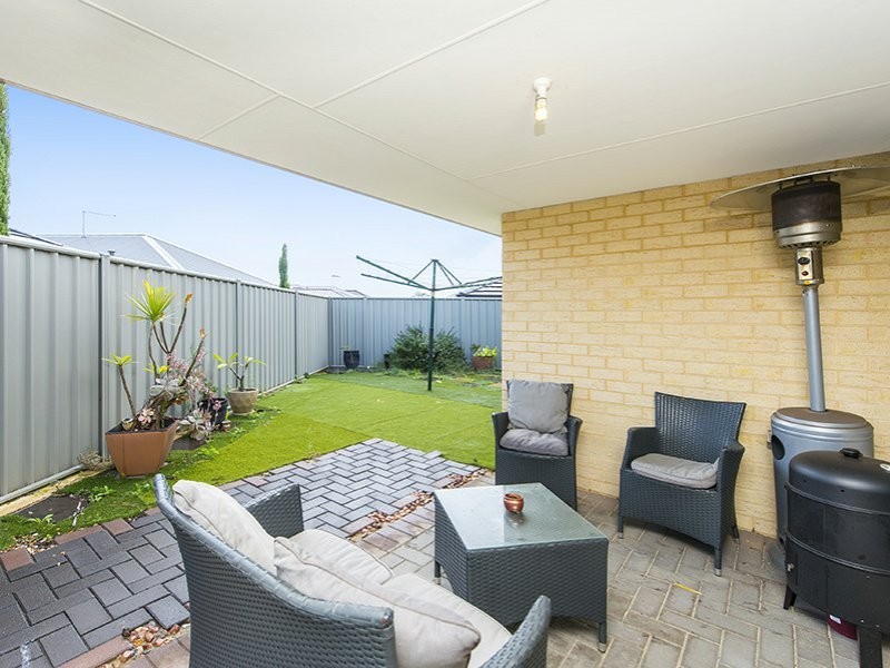 19 Serisier Parkway, Queens Park WA 6107