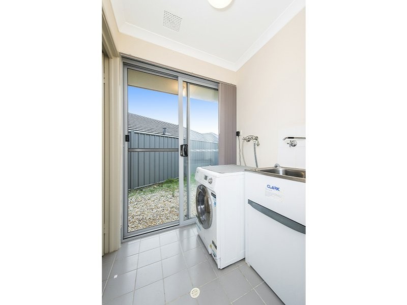 19 Serisier Parkway, Queens Park WA 6107