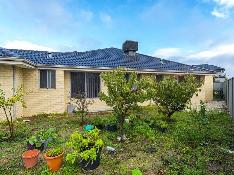 19 Serisier Parkway, Queens Park WA 6107