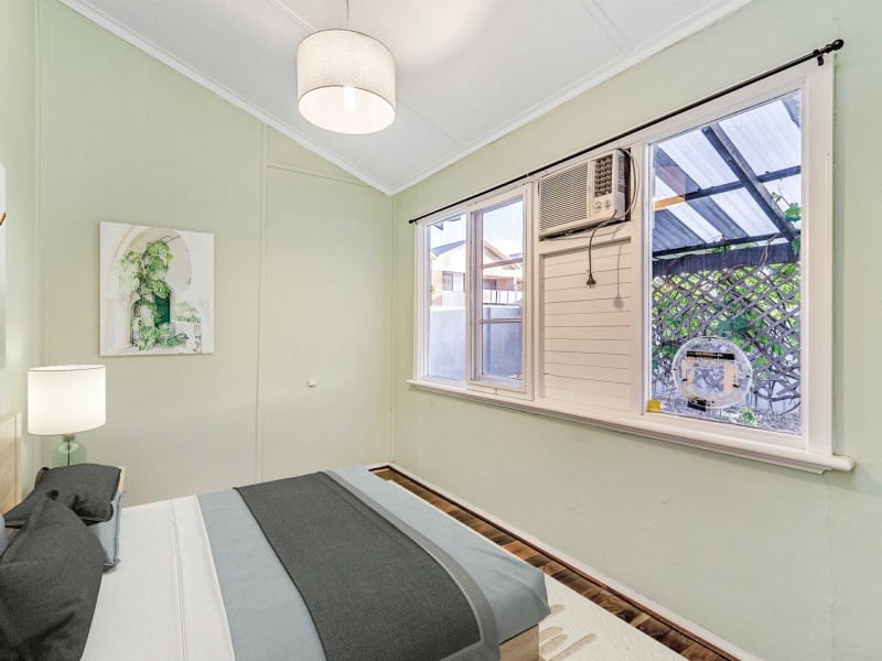 35 Asteroid Way, Carlisle WA 6101