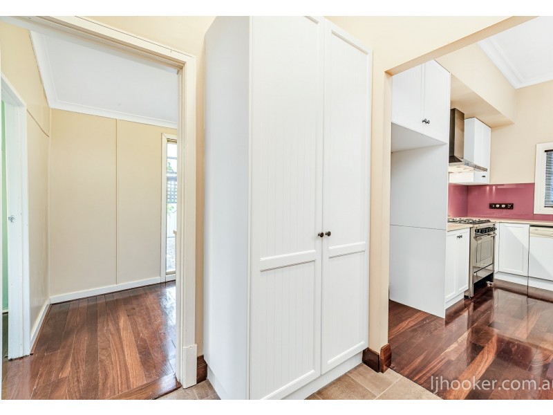 35 Asteroid Way, Carlisle WA 6101