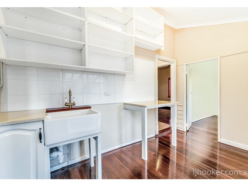 35 Asteroid Way, Carlisle WA 6101