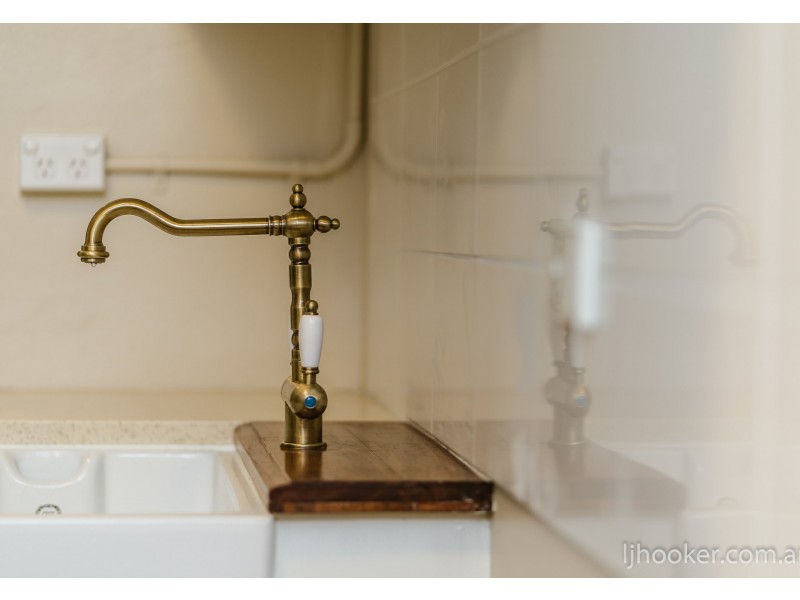 35 Asteroid Way, Carlisle WA 6101