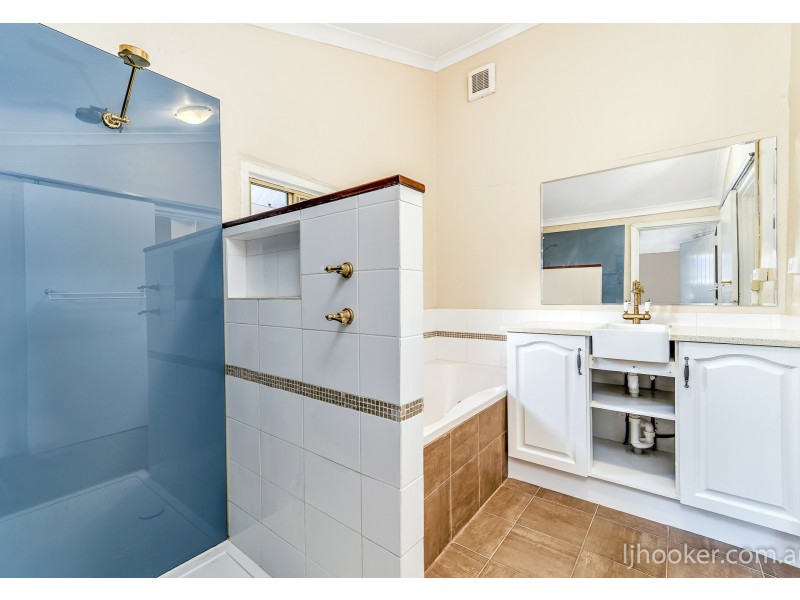 35 Asteroid Way, Carlisle WA 6101