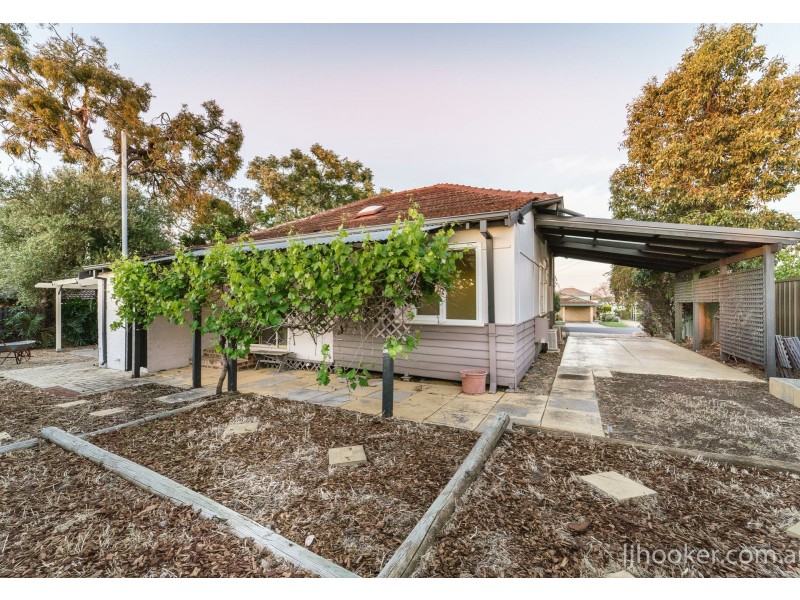 35 Asteroid Way, Carlisle WA 6101